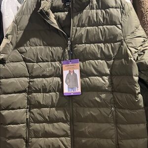 Ladies, Eddie Bauer, packable jacket, green color size 2 XL measures 24 pit